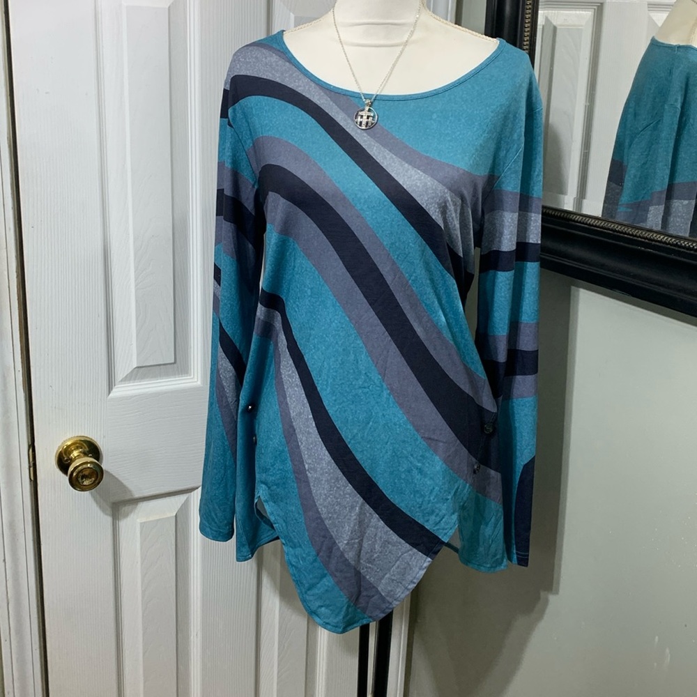 Unbranded tunic, NWT size large
